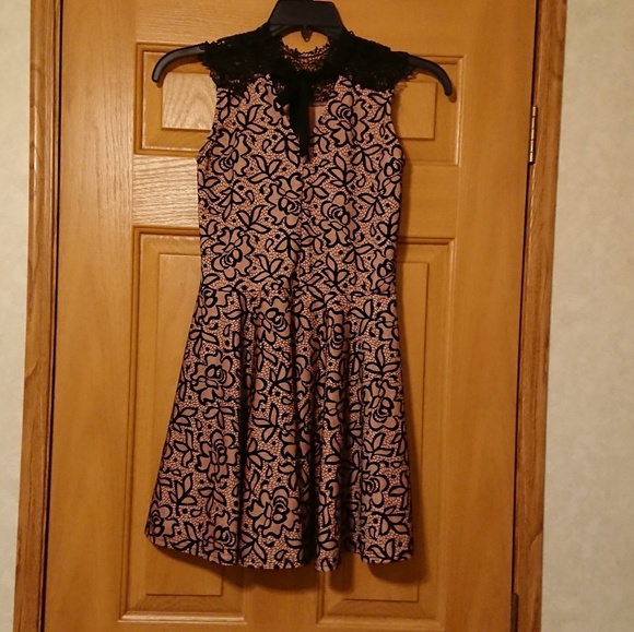 Dress - Picture 2 of 4